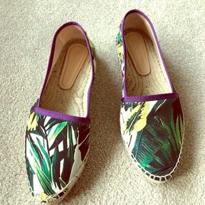 💸⬇️ Stuart Weitzman espadrilles. NWT